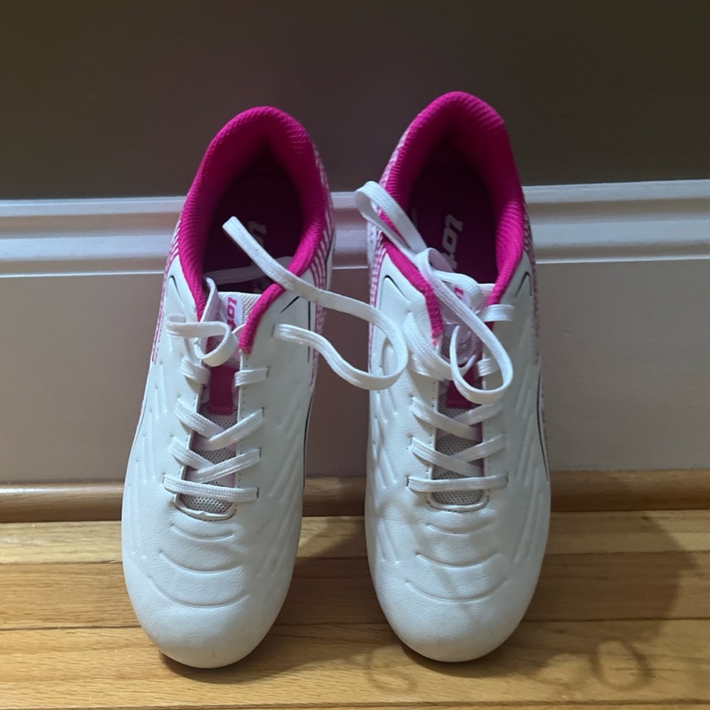 Lotto’s Roma 700 Kids Soccer Cleats